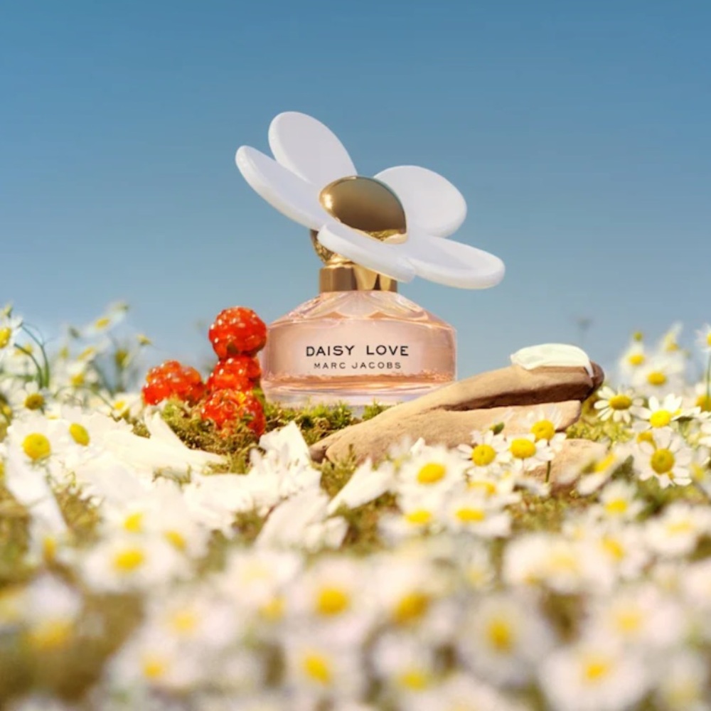 Marc Jacobs Daisy Love Eau de Toilette, 2mL Decant Sample with Spray note size